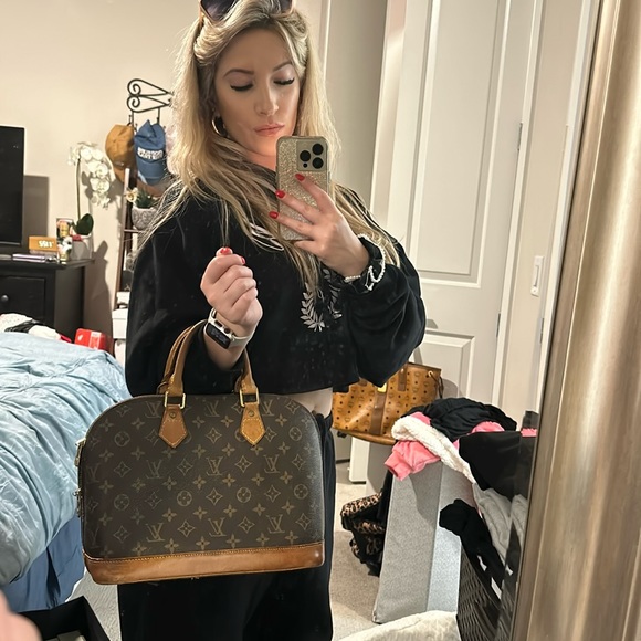 Vintage Louis Vuitton Alma handbag 👜 - Picture 5 of 5